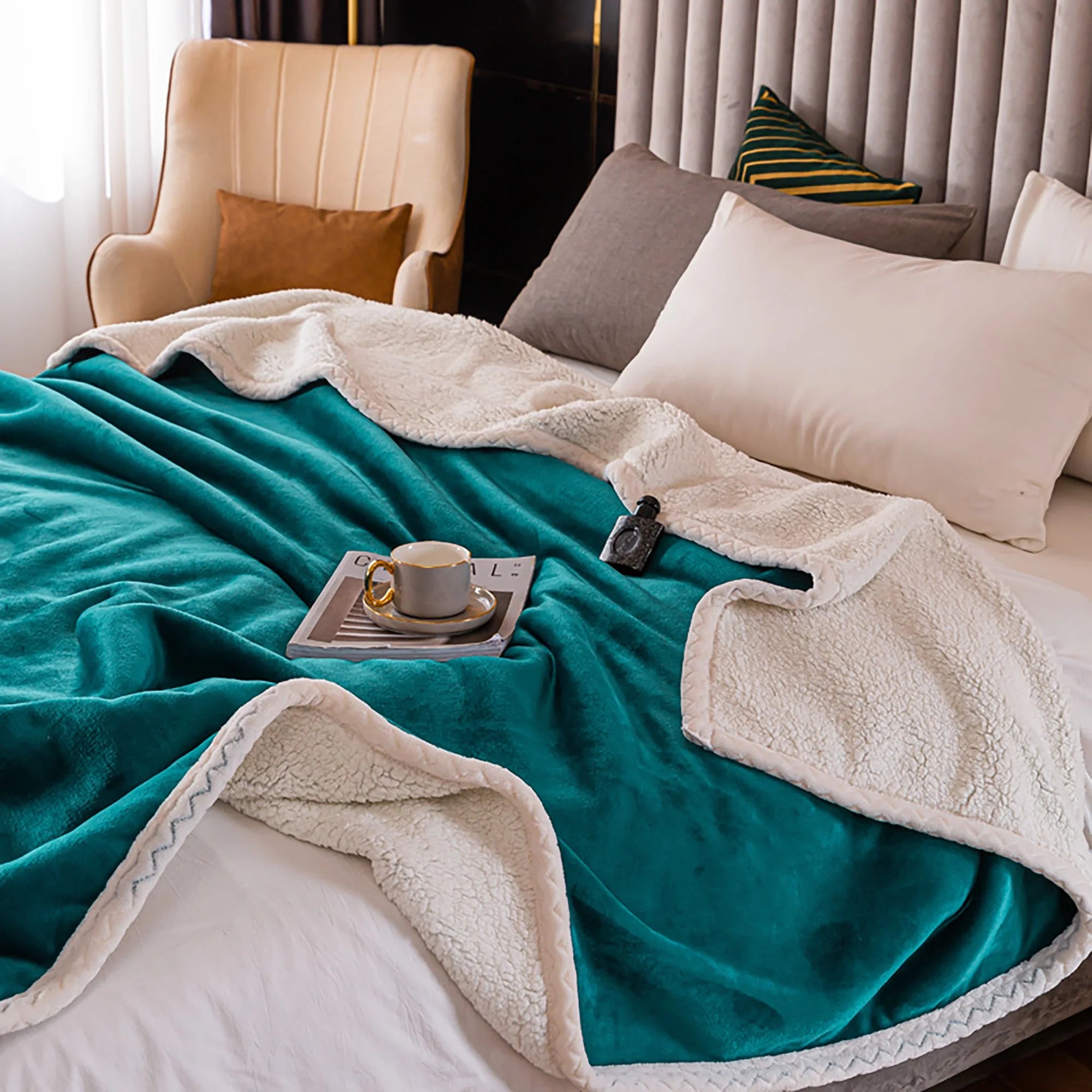 Sherpa Throw Blanket for Couch Sofa - Fuzzy Soft Cozy Blanket for Bed, Fleece Thick Warm Blanket for Winter, Dark Green Fall Winter Twin Blanket, 71X80 Inches