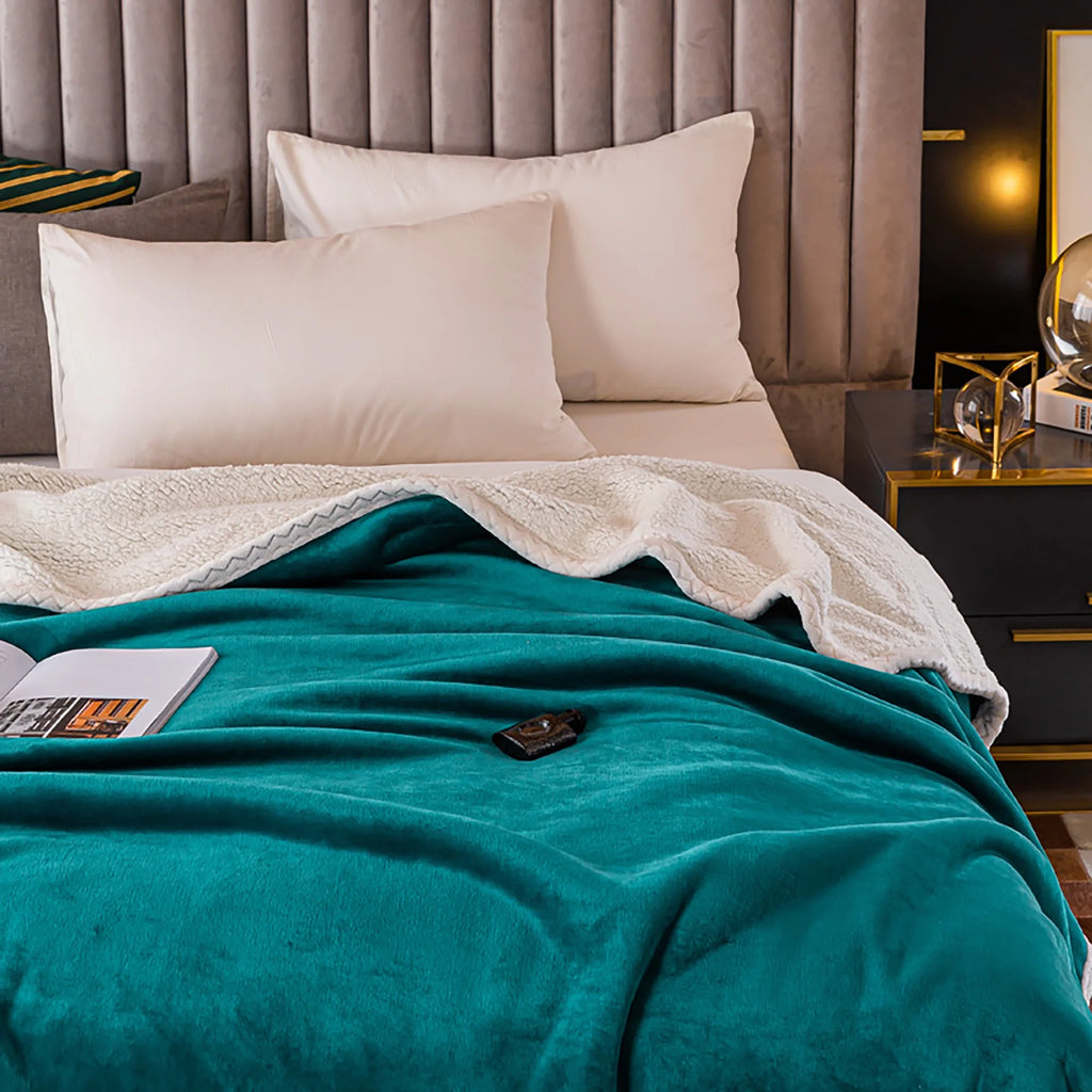 Sherpa Throw Blanket for Couch Sofa - Fuzzy Soft Cozy Blanket for Bed, Fleece Thick Warm Blanket for Winter, Dark Green Fall Winter Twin Blanket, 71X80 Inches